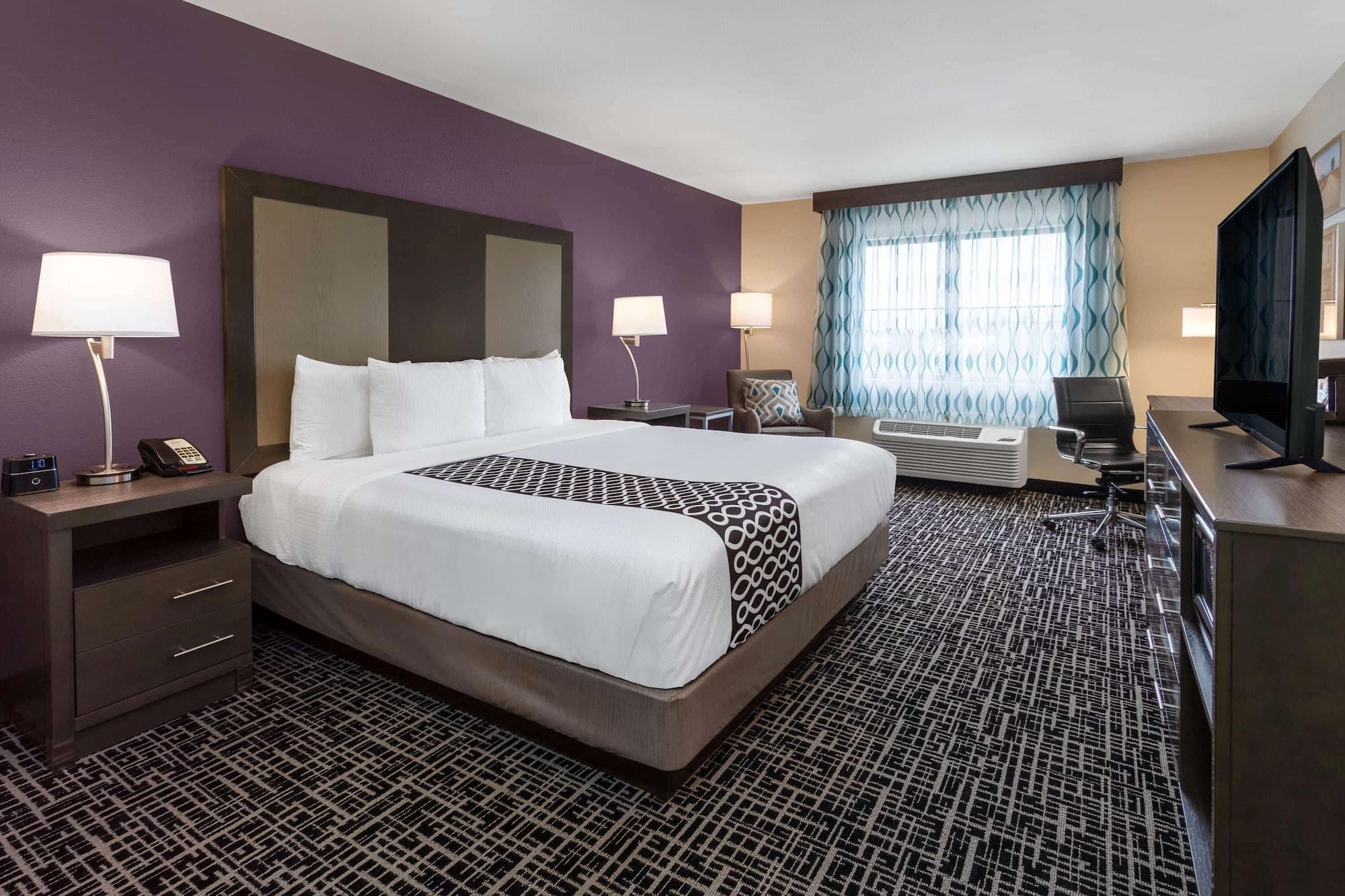 La Quinta By Wyndham Wichita Airport Hotel Exterior foto