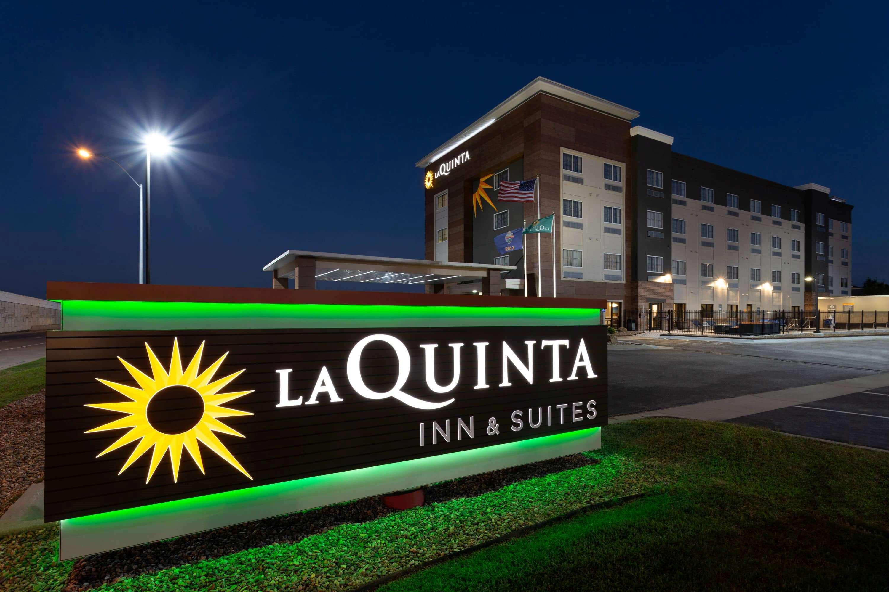 La Quinta By Wyndham Wichita Airport Hotel Exterior foto