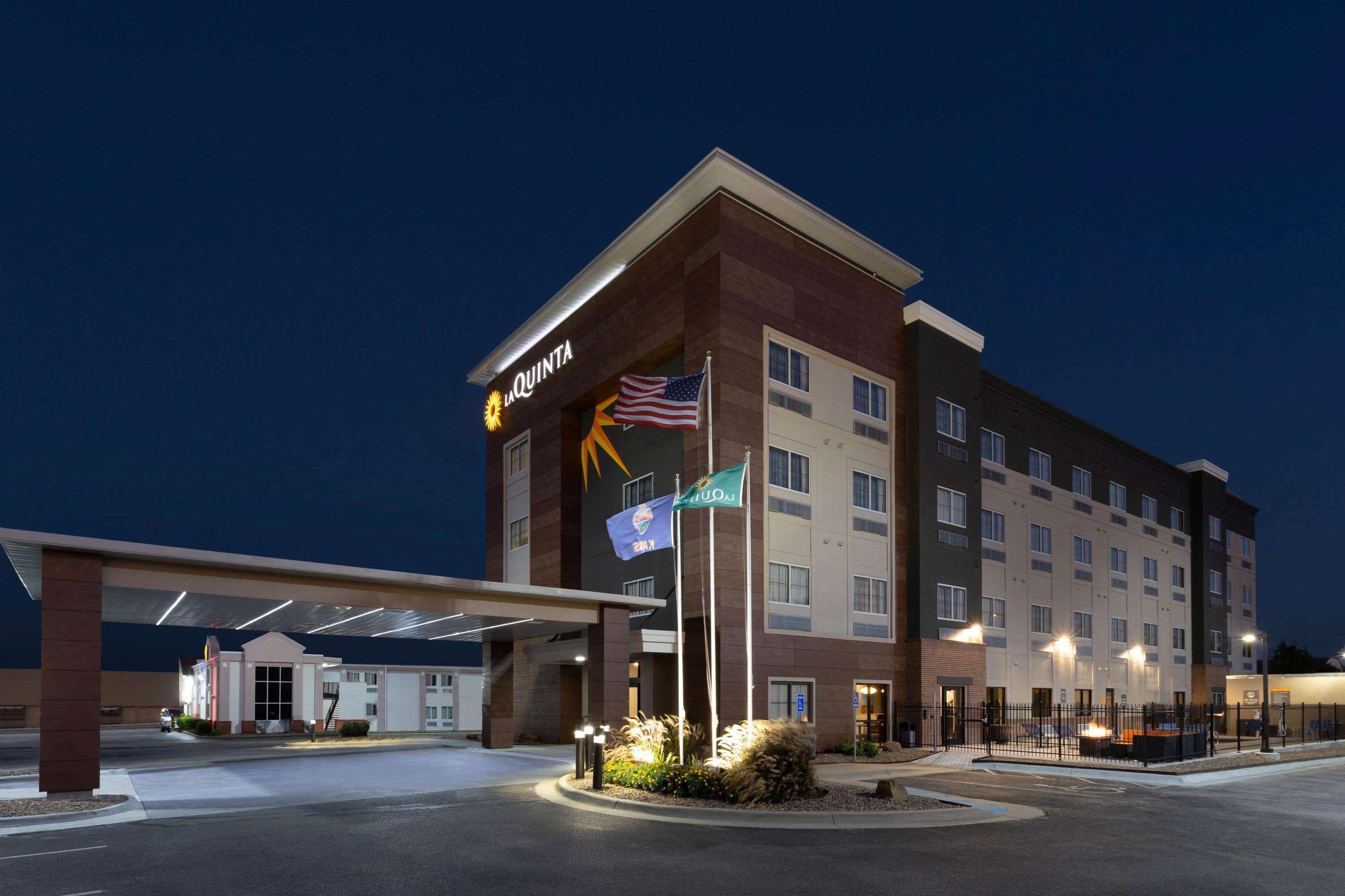 La Quinta By Wyndham Wichita Airport Hotel Exterior foto