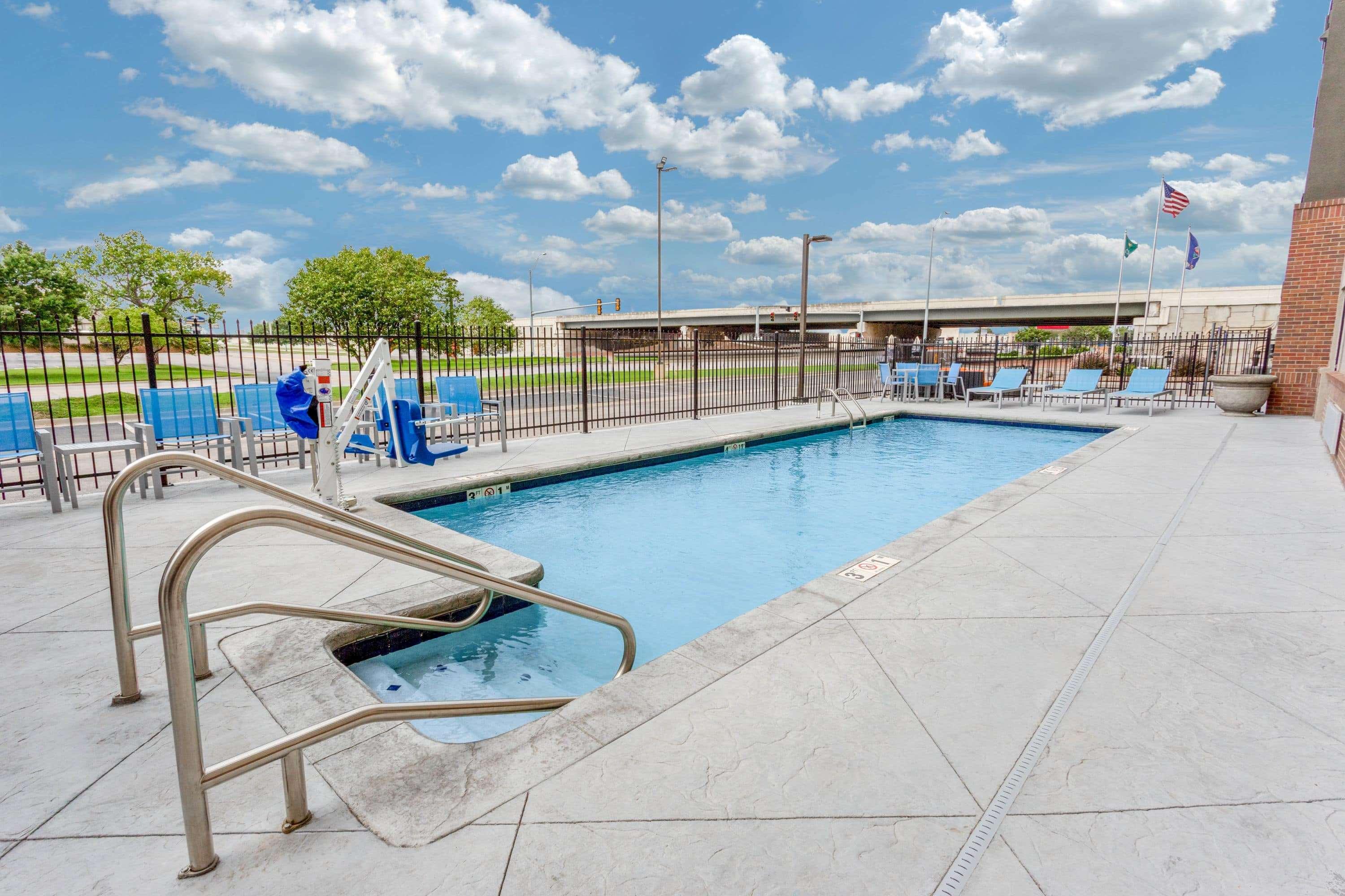 La Quinta By Wyndham Wichita Airport Hotel Exterior foto