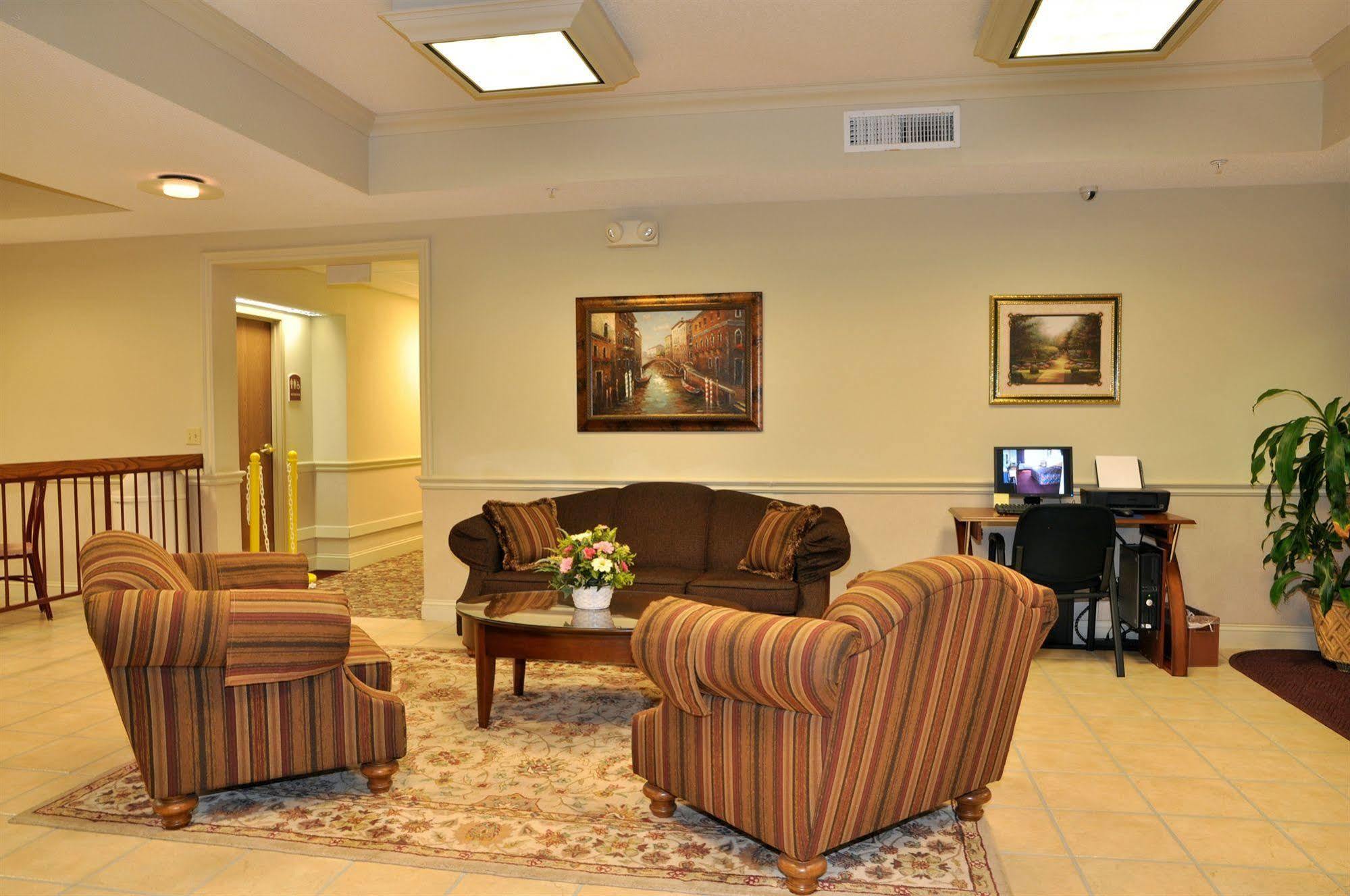 La Quinta By Wyndham Wichita Airport Hotel Exterior foto