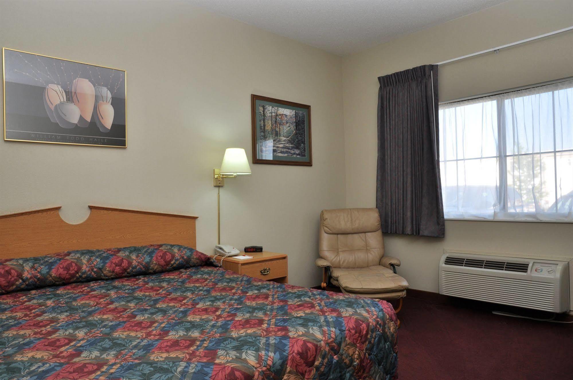 La Quinta By Wyndham Wichita Airport Hotel Exterior foto